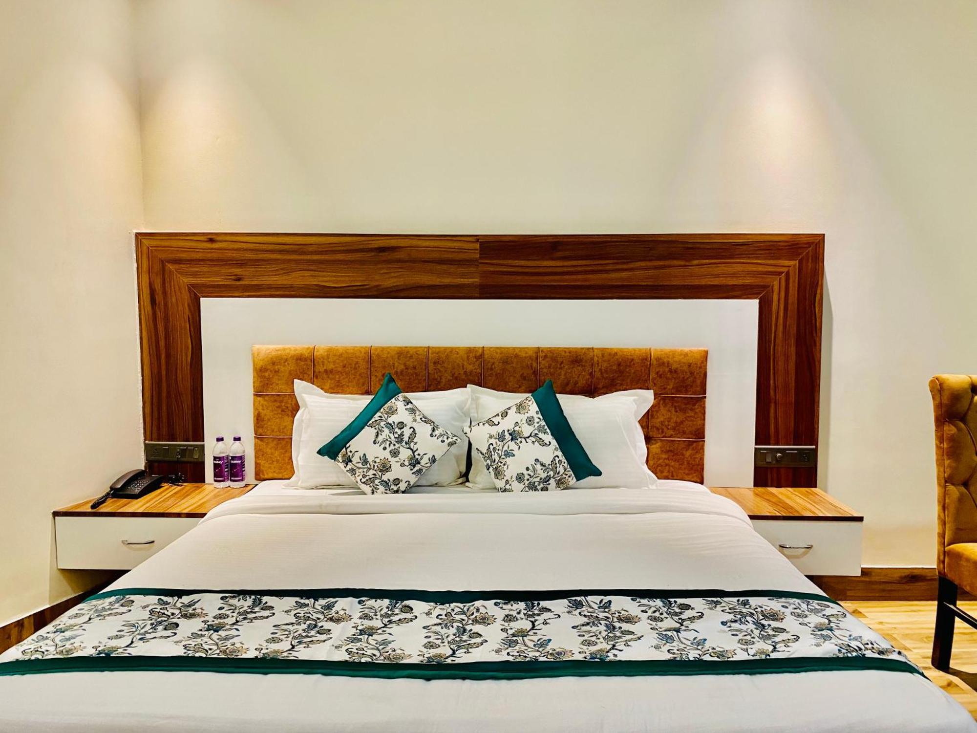 Hotel White House 350 Mtr From Golden Temple Amritsar Buitenkant foto