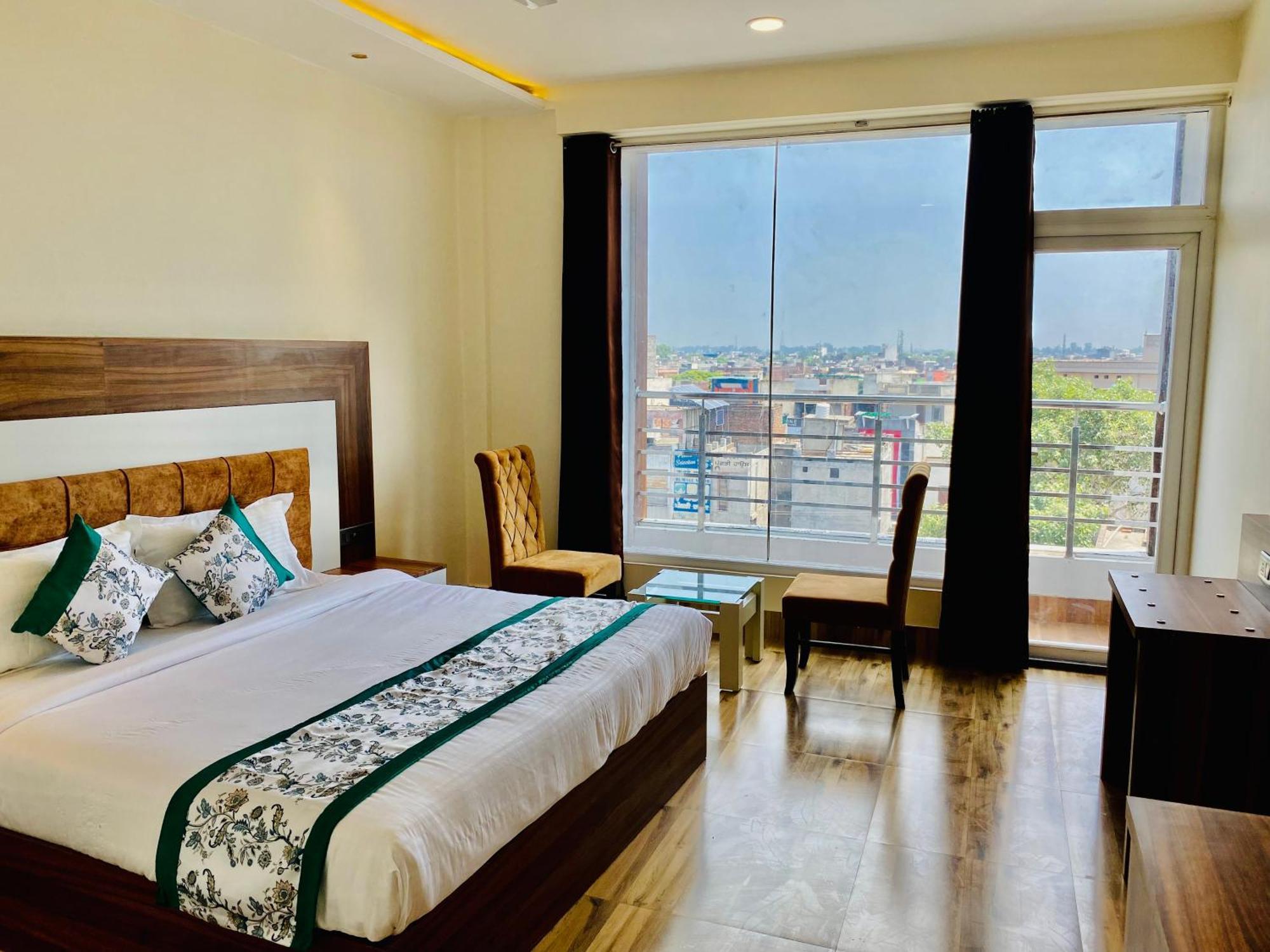 Hotel White House 350 Mtr From Golden Temple Amritsar Buitenkant foto