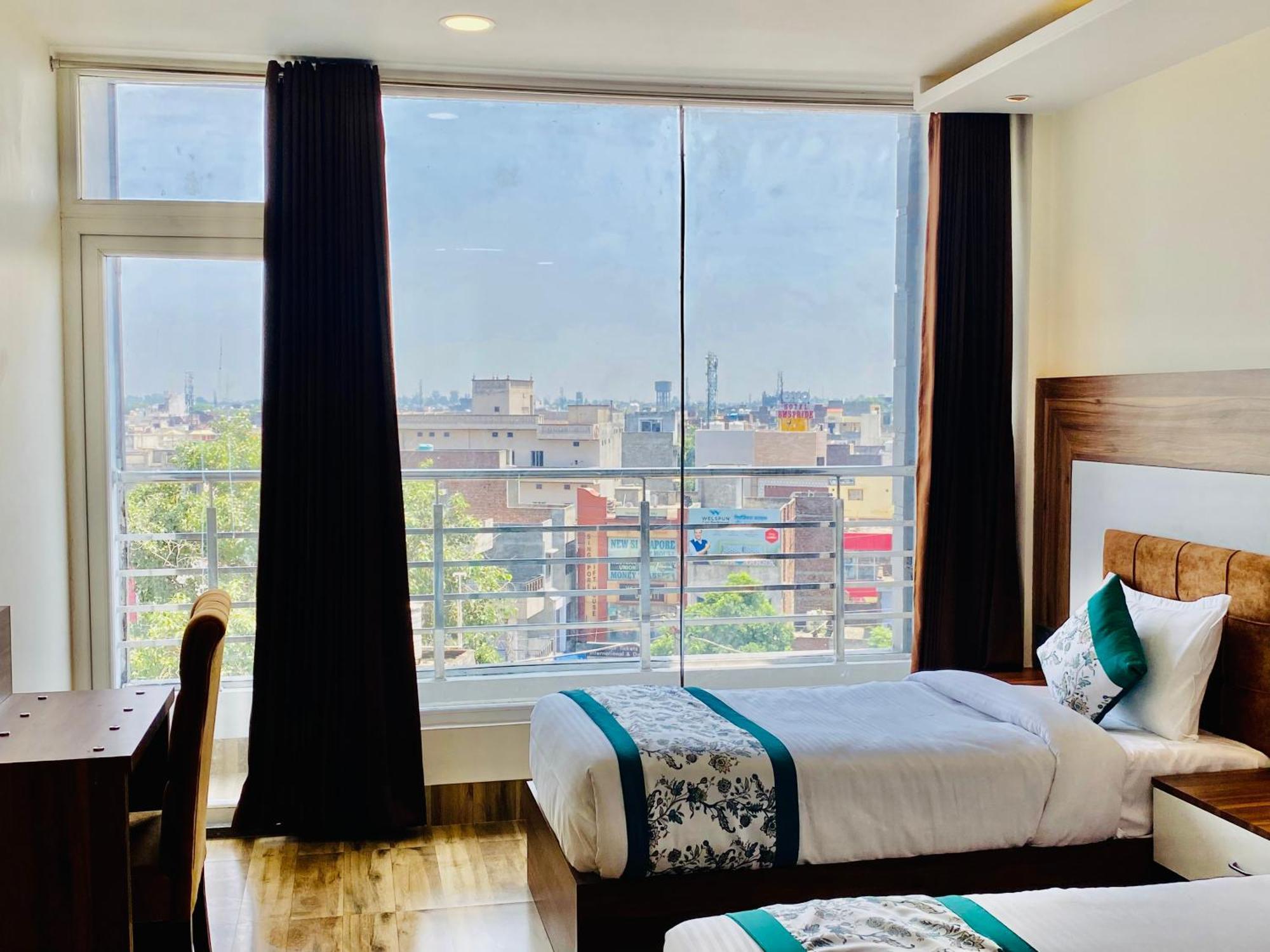 Hotel White House 350 Mtr From Golden Temple Amritsar Buitenkant foto