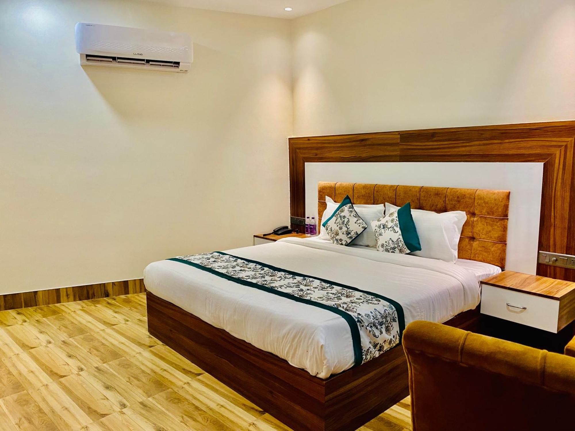 Hotel White House 350 Mtr From Golden Temple Amritsar Buitenkant foto