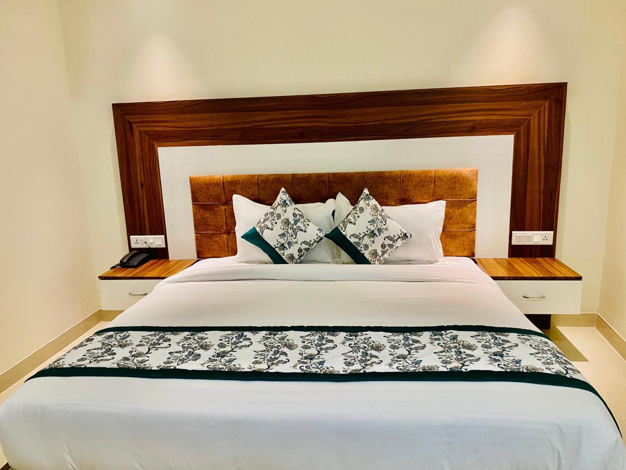 Hotel White House 350 Mtr From Golden Temple Amritsar Buitenkant foto