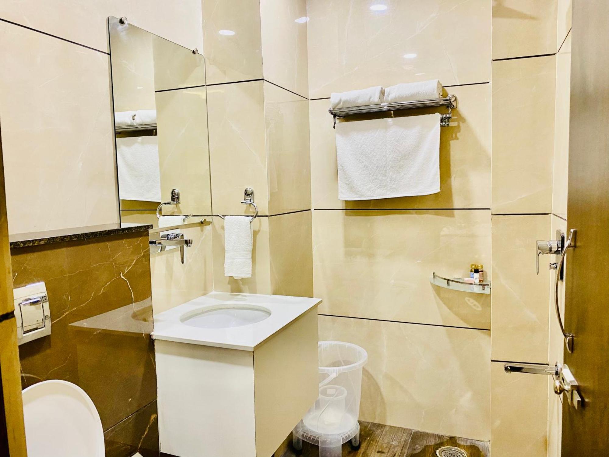 Hotel White House 350 Mtr From Golden Temple Amritsar Buitenkant foto